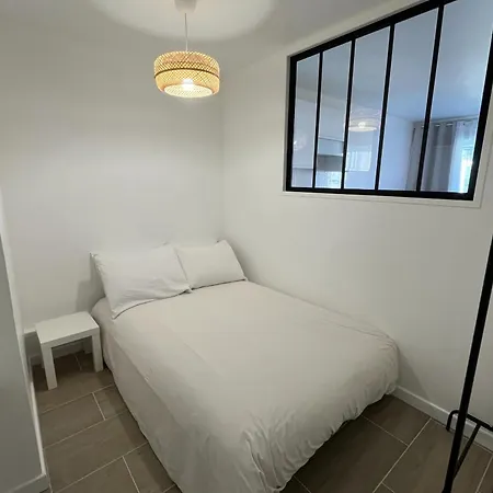 Cosy Apartment With Swimming Pool Apartment Hyeres